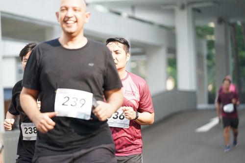Race photo from Assurance Fun Run 2024