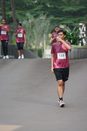 Race photo from Assurance Fun Run 2024