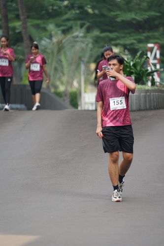 Race photo from Assurance Fun Run 2024