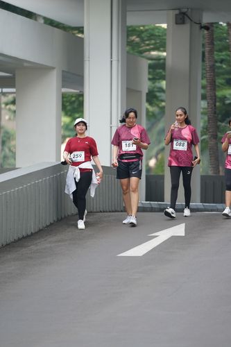 Race photo from Assurance Fun Run 2024
