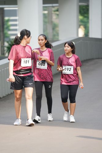 Race photo from Assurance Fun Run 2024