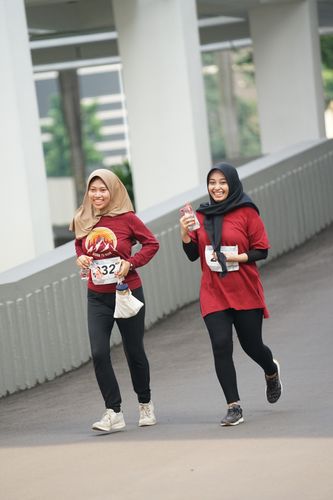 Race photo from Assurance Fun Run 2024