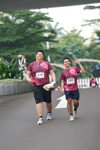 Race photo from Assurance Fun Run 2024