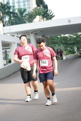 Race photo from Assurance Fun Run 2024