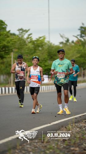 Race photo from Arutmin Borneo Run 2024