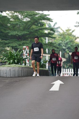 Race photo from Assurance Fun Run 2024