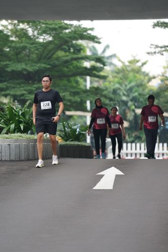 Race photo from Assurance Fun Run 2024