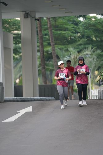 Race photo from Assurance Fun Run 2024