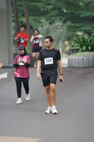 Race photo from Assurance Fun Run 2024