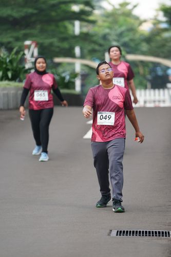Race photo from Assurance Fun Run 2024