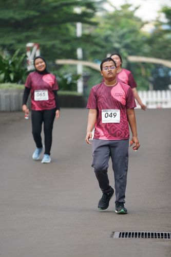 Race photo from Assurance Fun Run 2024