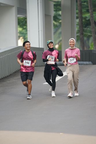 Race photo from Assurance Fun Run 2024