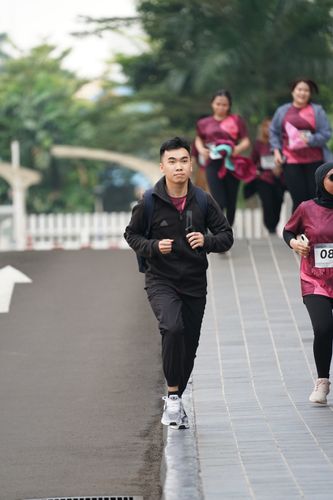 Race photo from Assurance Fun Run 2024