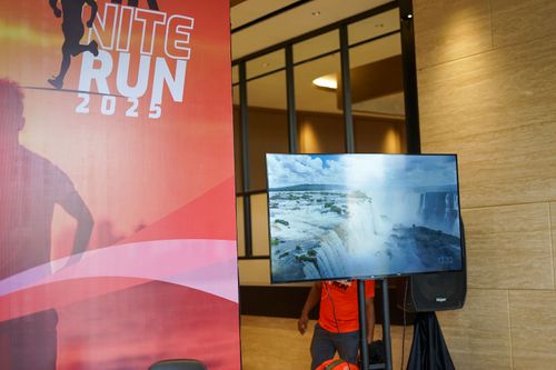 Race photo from PIK NITE RUN VIBES