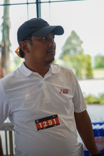 Race photo from PIK NITE RUN VIBES
