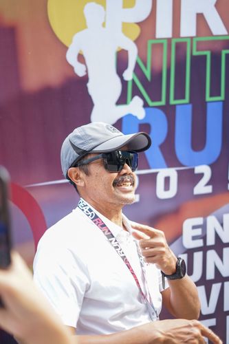 Race photo from PIK NITE RUN VIBES