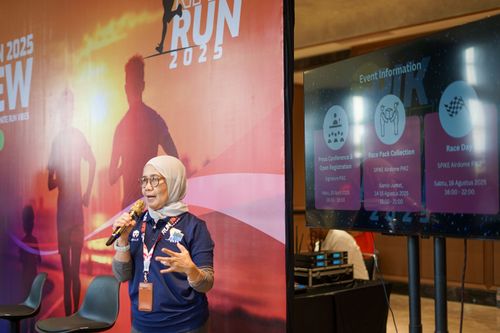 Race photo from PIK NITE RUN VIBES
