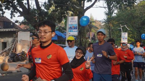 Race photo from Happy One Decade Unpad Runner