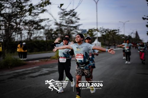 Race photo from Arutmin Borneo Run 2024
