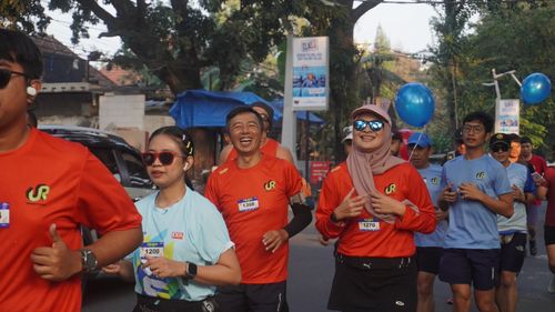 Race photo from Happy One Decade Unpad Runner