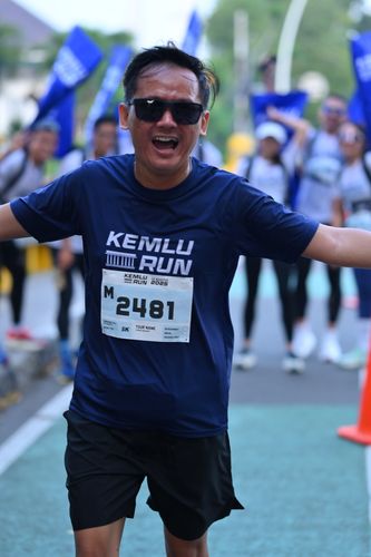 Race photo from KEMLU RUN 2025