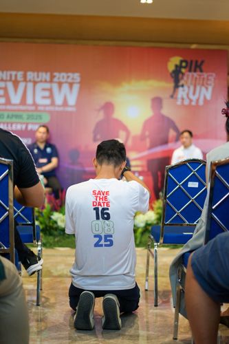 Race photo from PIK NITE RUN VIBES