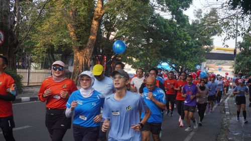 Race photo from Happy One Decade Unpad Runner