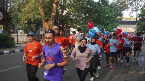 Race photo from Happy One Decade Unpad Runner