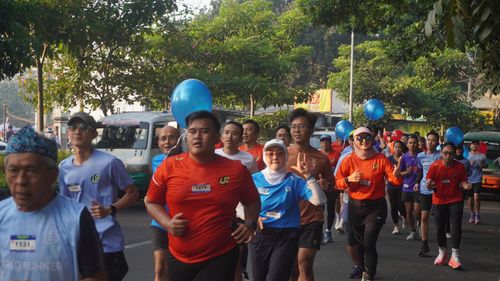 Race photo from Happy One Decade Unpad Runner