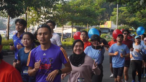 Race photo from Happy One Decade Unpad Runner