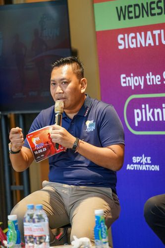 Race photo from PIK NITE RUN VIBES