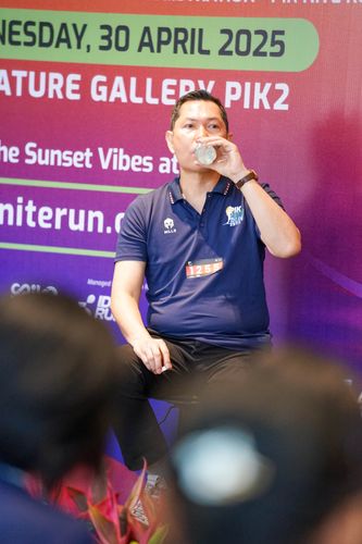 Race photo from PIK NITE RUN VIBES