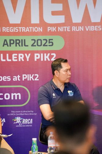 Race photo from PIK NITE RUN VIBES