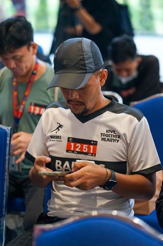 Race photo from PIK NITE RUN VIBES