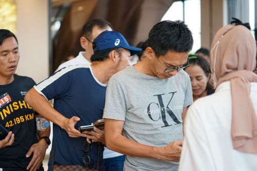 Race photo from PIK NITE RUN VIBES