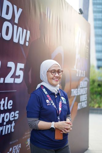 Race photo from PIK NITE RUN VIBES