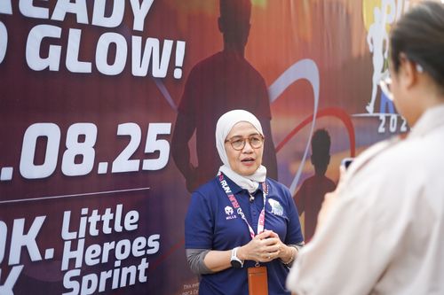 Race photo from PIK NITE RUN VIBES
