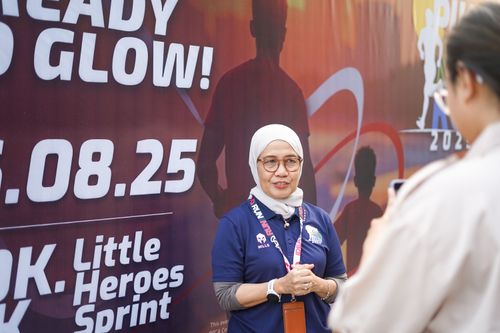 Race photo from PIK NITE RUN VIBES