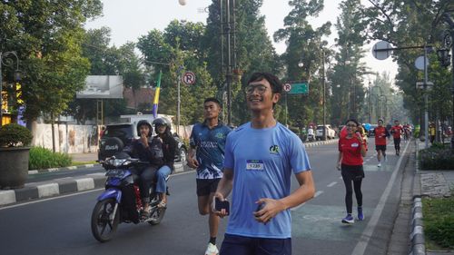 Race photo from Happy One Decade Unpad Runner