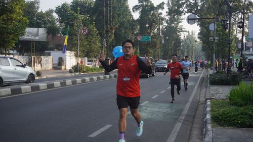 Race photo from Happy One Decade Unpad Runner