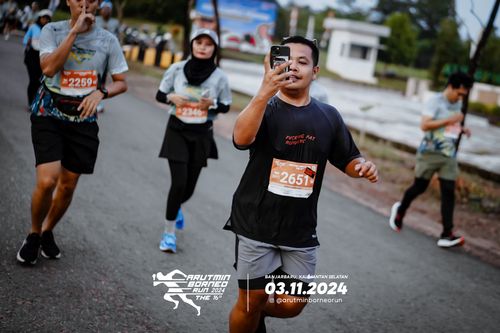 Race photo from Arutmin Borneo Run 2024