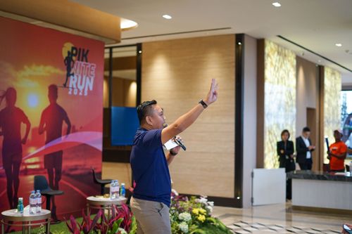 Race photo from PIK NITE RUN VIBES