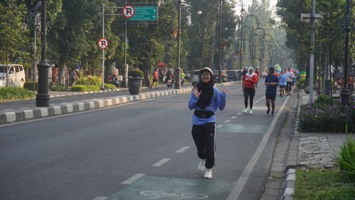 Race photo from Happy One Decade Unpad Runner