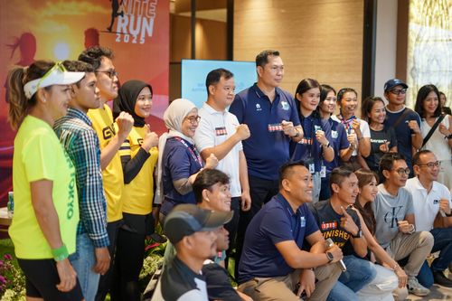 Race photo from PIK NITE RUN VIBES