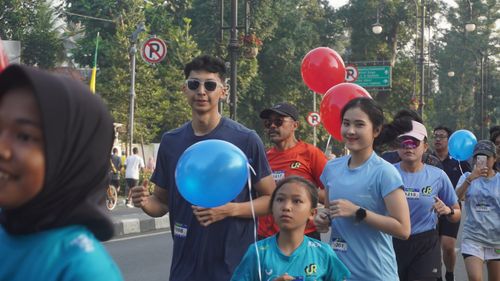 Race photo from Happy One Decade Unpad Runner