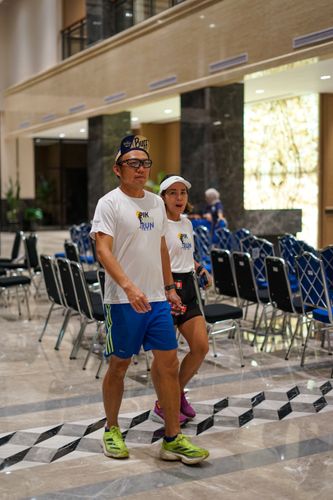 Race photo from PIK NITE RUN VIBES