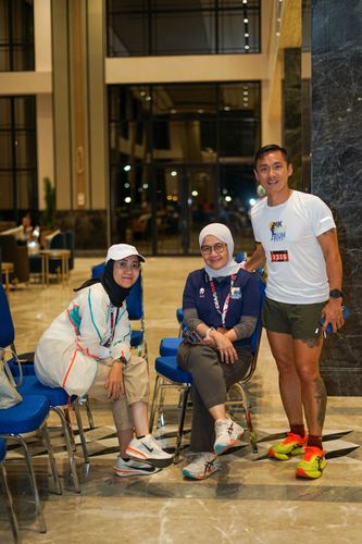 Race photo from PIK NITE RUN VIBES