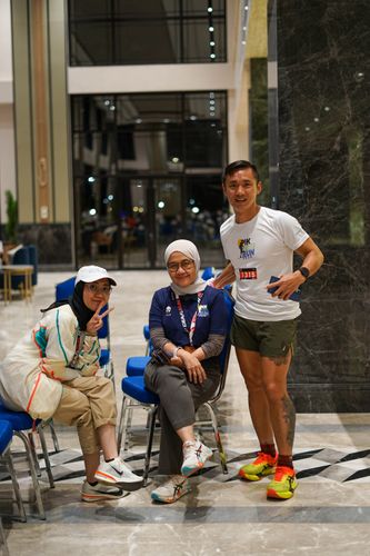 Race photo from PIK NITE RUN VIBES