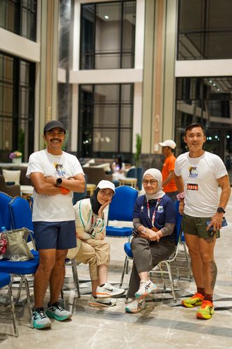 Race photo from PIK NITE RUN VIBES