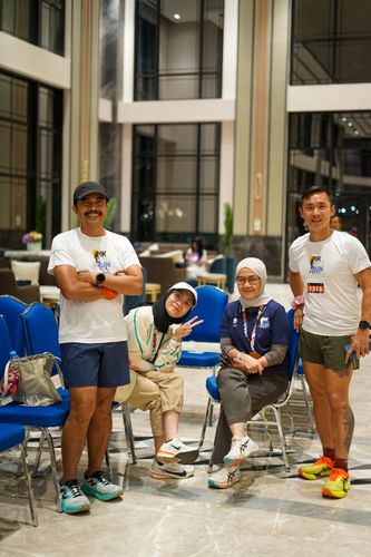 Race photo from PIK NITE RUN VIBES